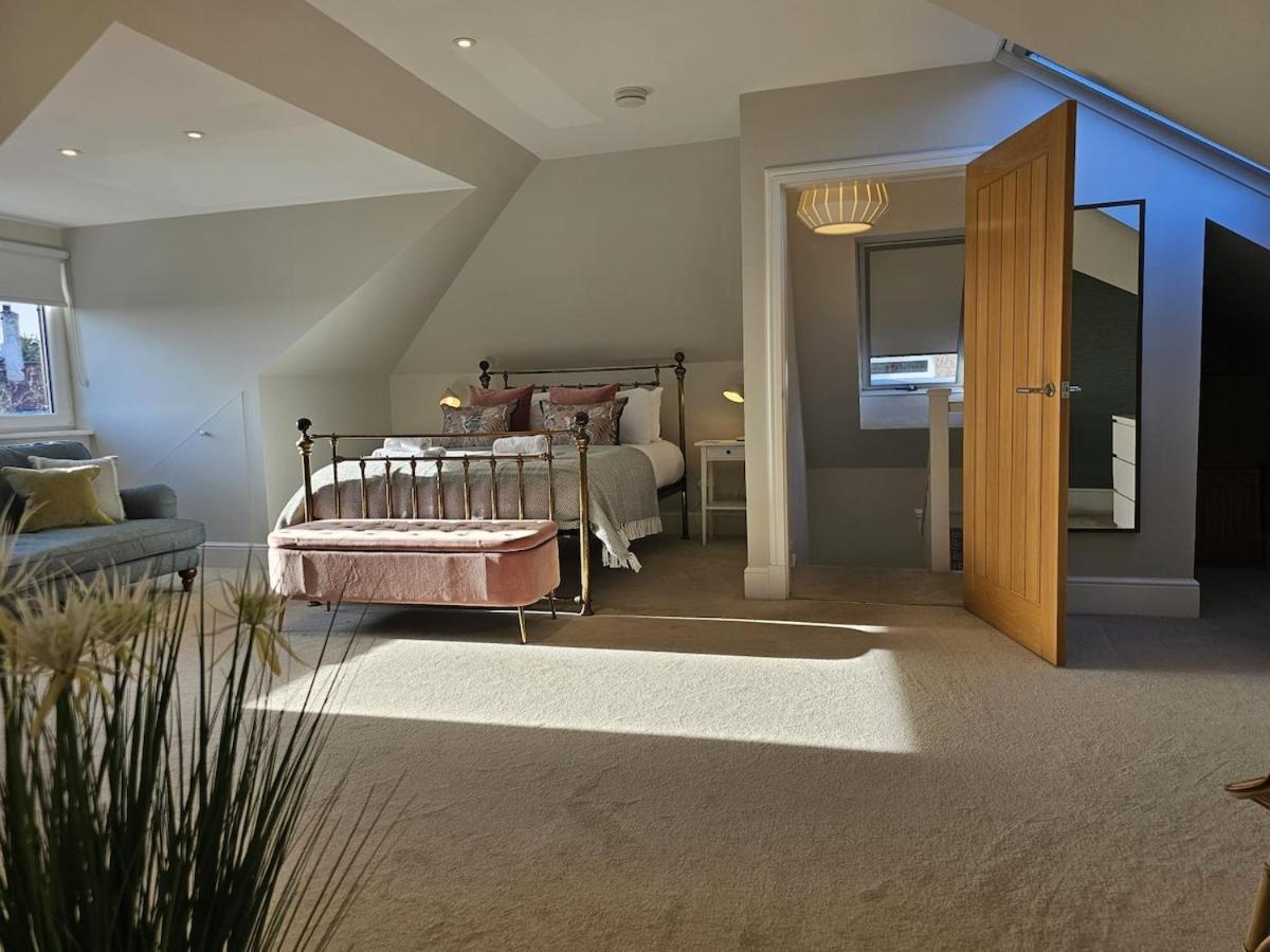 Kaimes Bright Garden Getaway Holiday home Edinburgh